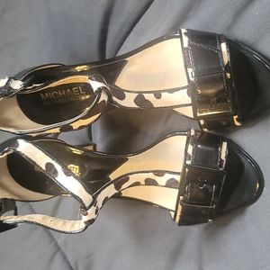 Authentic Michael Kors cow skin pumps - black and white - Size 7